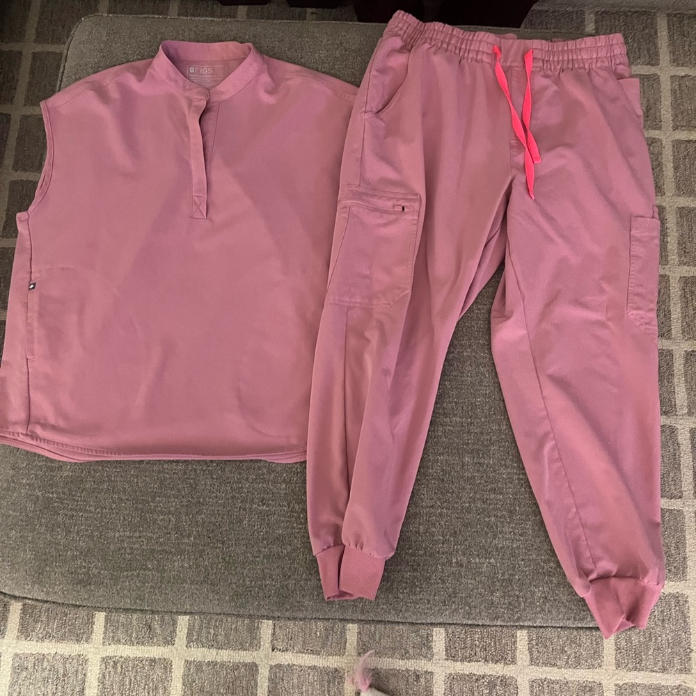 Figs chalk pink Top and Jogger set top size Large bottoms size XL petite
